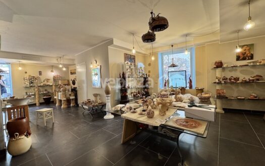 Locale Commerciale in vendita