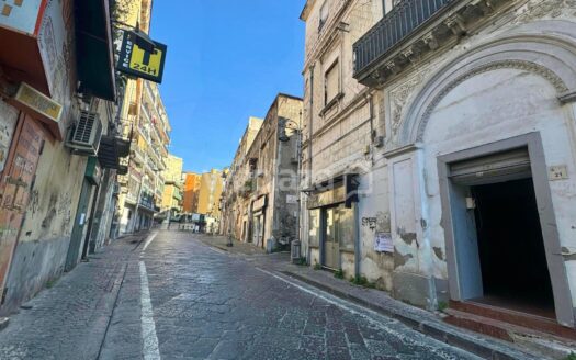 Locale commerciale in vendita