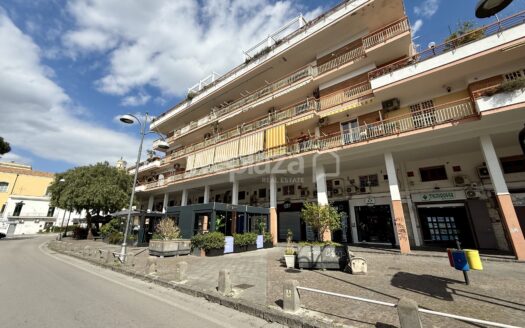 Locale commerciale in vendita