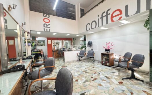 Locale commerciale in vendita