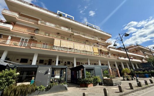 Locale commerciale in vendita