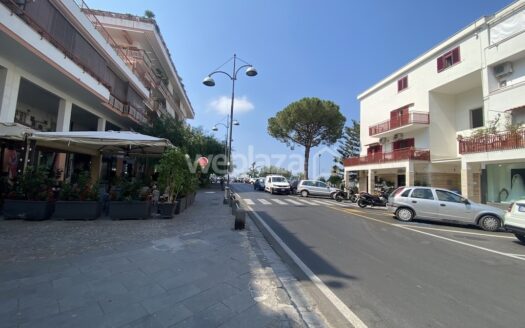 Locale commerciale in vendita