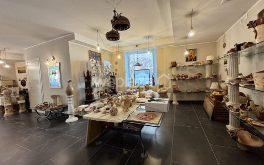 Locale Commerciale in vendita