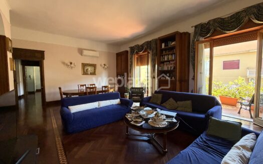 Cinque locali in vendita