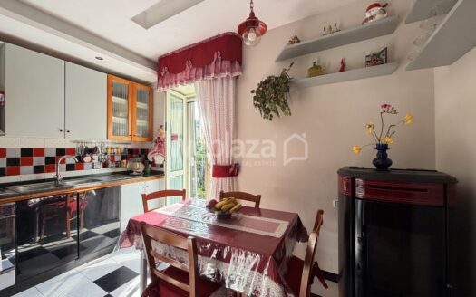 Trilocale con terrazzo e giardino.