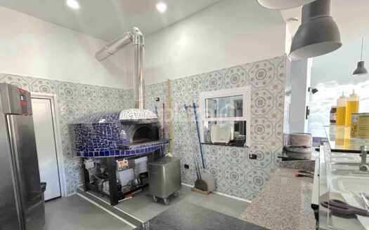 Locale commerciale in vendita