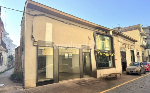 Locale commerciale in affitto
