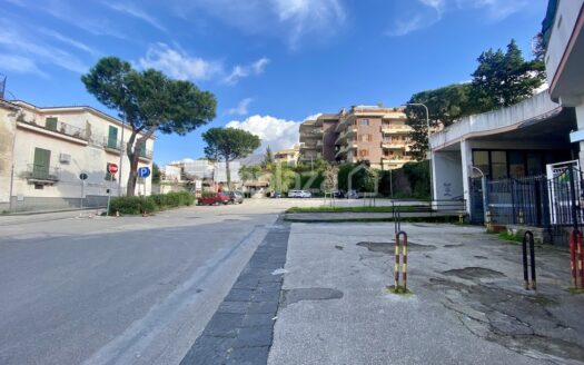 Locale commerciale in vendita