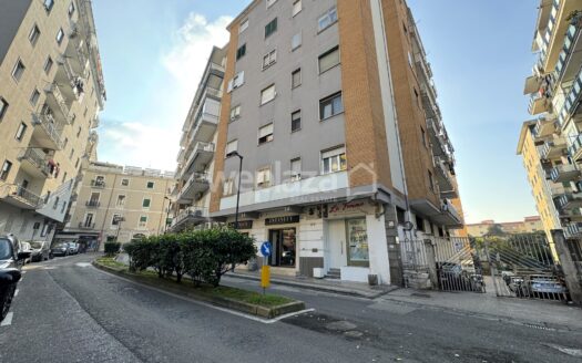 Locale commerciale in vendita