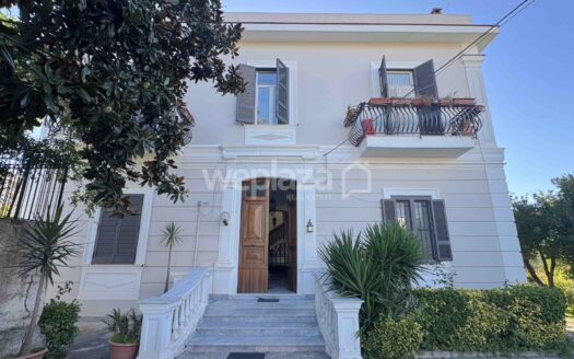 Bilocale con giardino in vendita