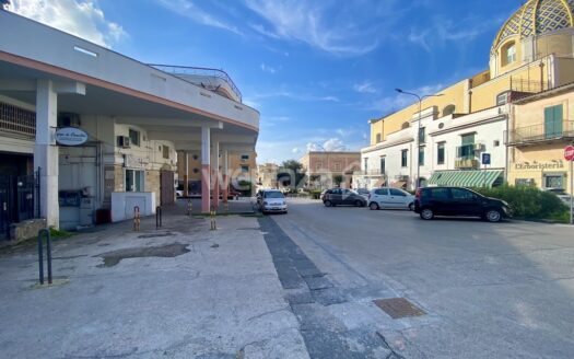 Locale commerciale in vendita