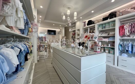 Locale commerciale in vendita