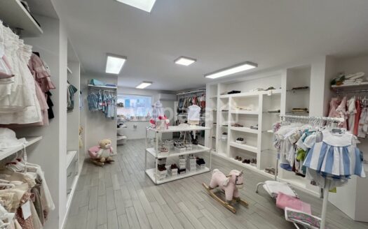 Locale commerciale in vendita