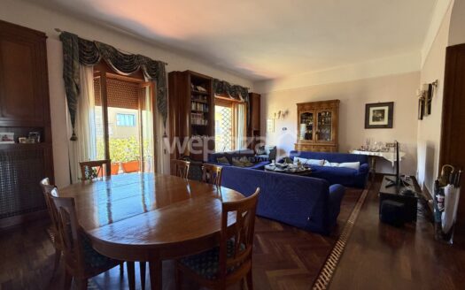 Cinque locali in vendita