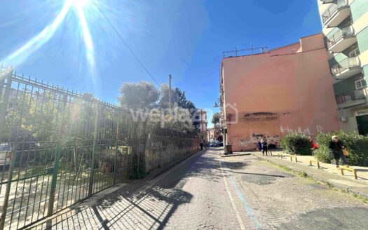 Locale commerciale in vendita