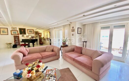 Cinque vani in vendita