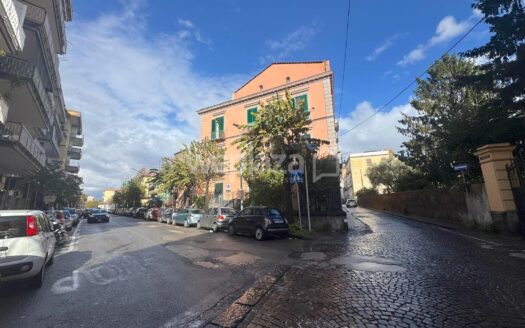 Locale commerciale in vendita