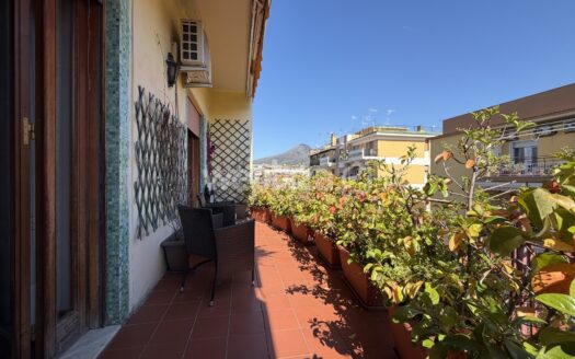 Cinque locali in vendita