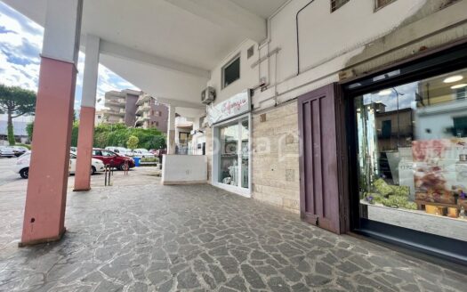Locale commerciale in vendita