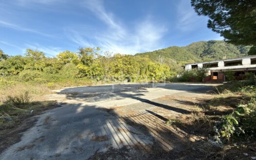 Locale commerciale in vendita