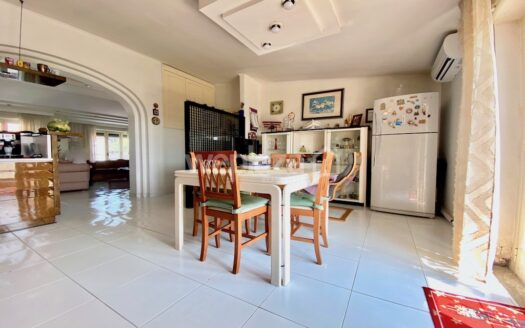 Cinque vani in vendita