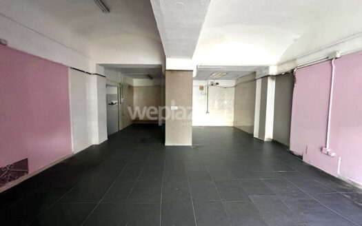 Locale commerciale in vendita