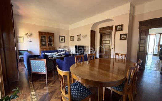 Cinque locali in vendita