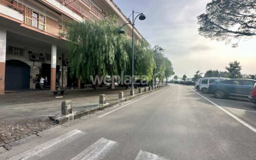 Locale commerciale in vendita