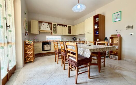 Villa bifamiliare in vendita