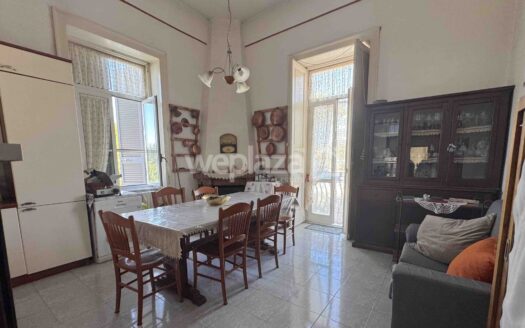 Bilocale con giardino in vendita