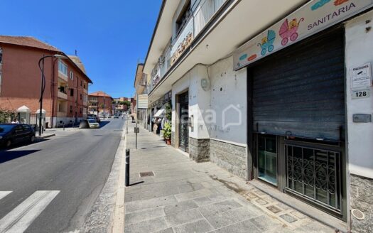 Locale commerciale in vendita