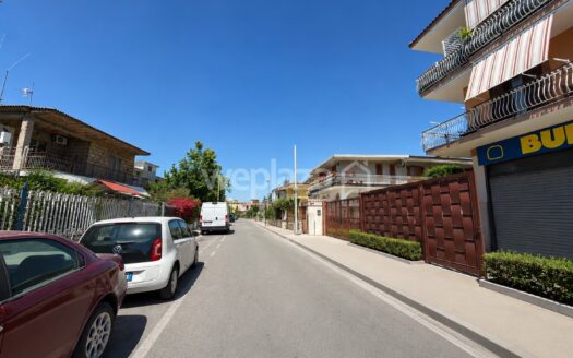 Locale commerciale in vendita