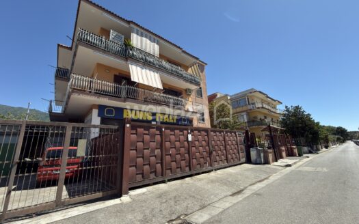 Locale commerciale in vendita