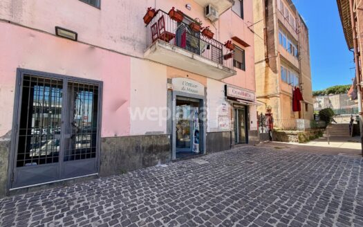 Locale commerciale in affitto