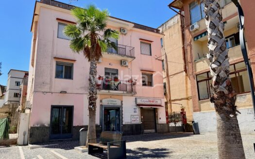 Locale commerciale in affitto