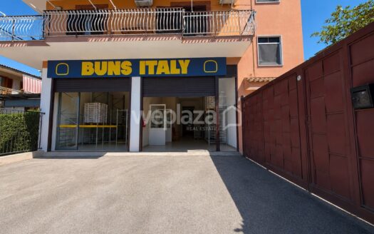 Locale commerciale in vendita