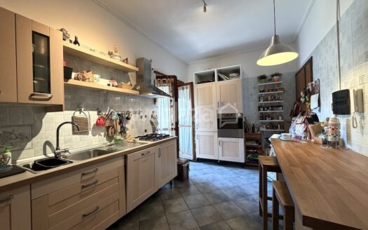 Ampio appartamento con terrazzo