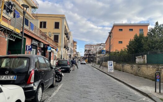 Locale commerciale in vendita
