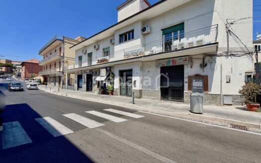 Locale commerciale in vendita