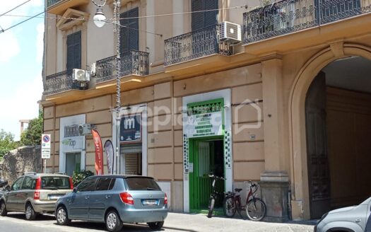 Locale Commerciale in affitto