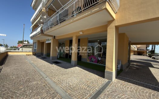 Locale commerciale in vendita