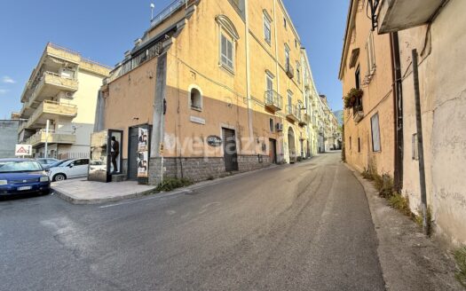 Locale Commerciale in affitto