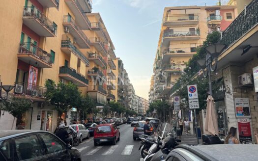 Locale Commerciale in affitto