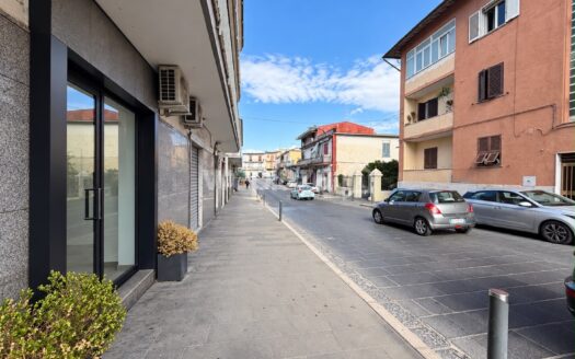 Locale Commerciale in affitto