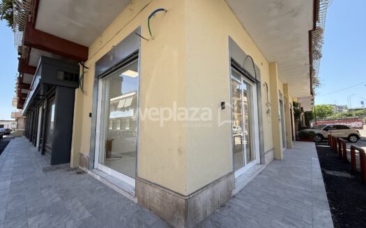 Locale Commerciale in affitto