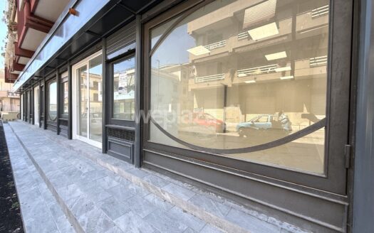 Locale Commerciale in affitto