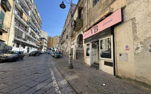 Locale commerciale in vendita